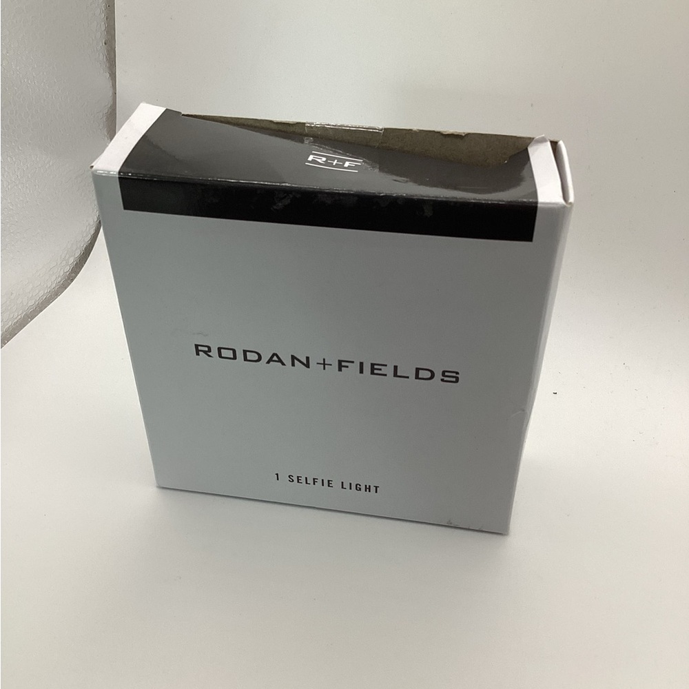 Rodan + Fields Adjustable Selfie Light with USB Cord
